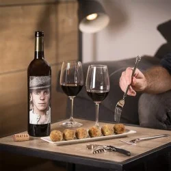 Botella y copas Matsu El Pícaro 2023